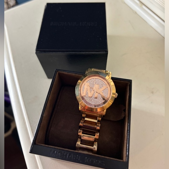 Michael Kors Gold Luxury Watch - Picture 1 of 2